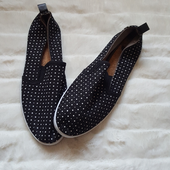 (2) for 1) Men's Canvas Shoes - Picture 2 of 5